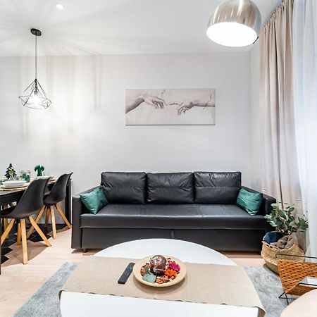 Edsam Madrid Apartments Black Bagian luar foto
