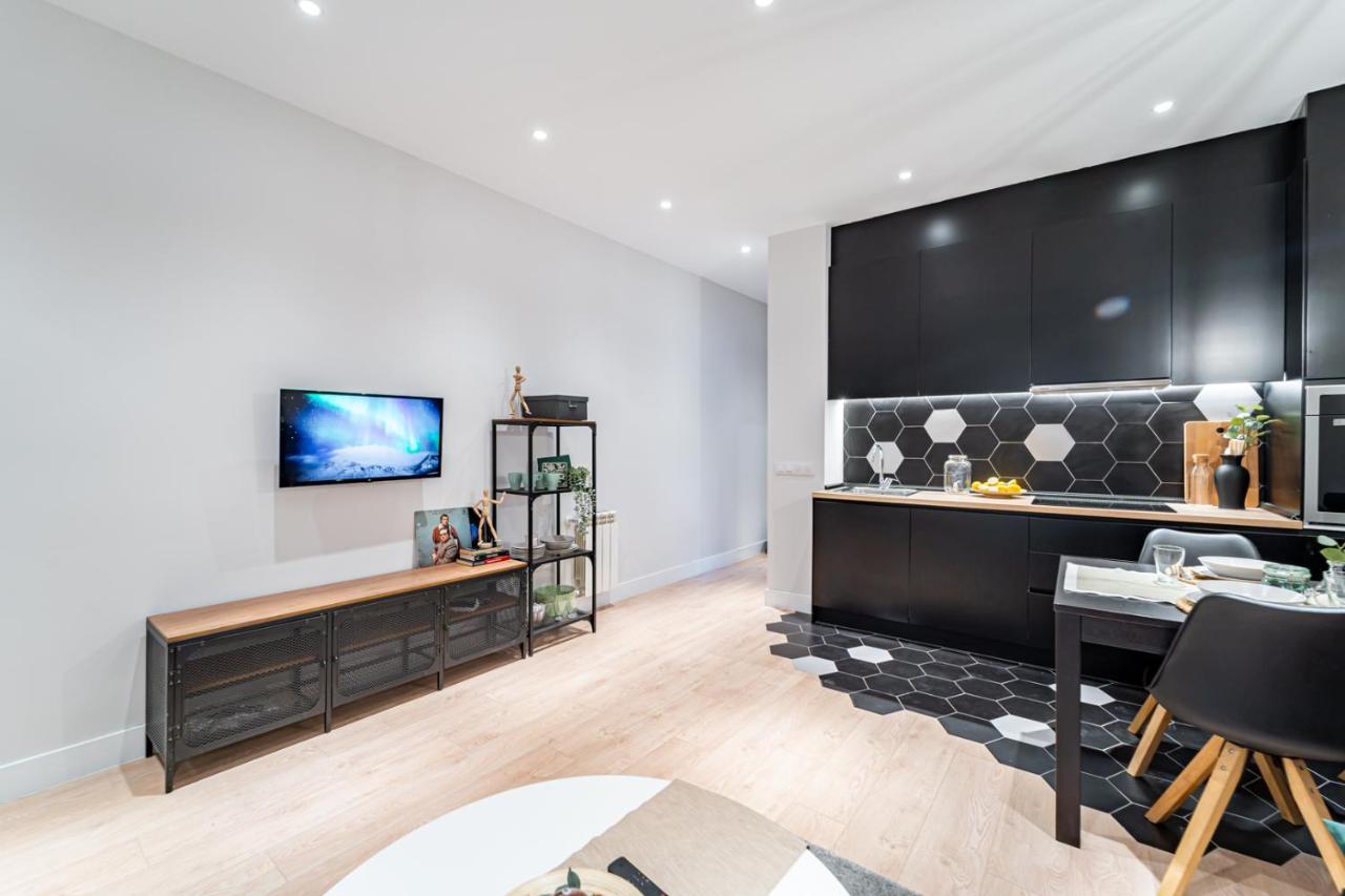 Edsam Madrid Apartments Black Bagian luar foto