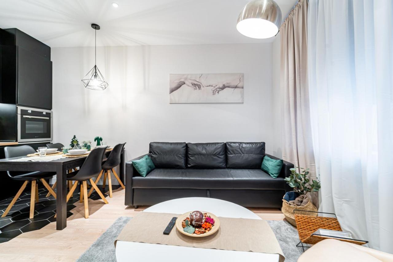 Edsam Madrid Apartments Black Bagian luar foto