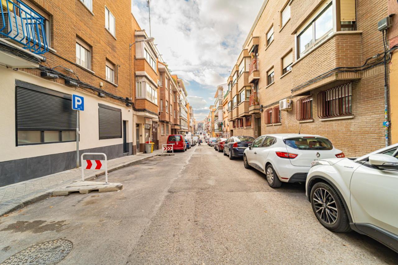 Edsam Madrid Apartments Black Bagian luar foto