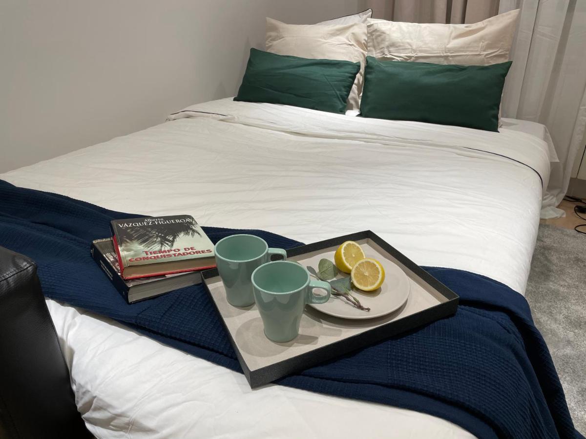 Edsam Madrid Apartments Black Bagian luar foto