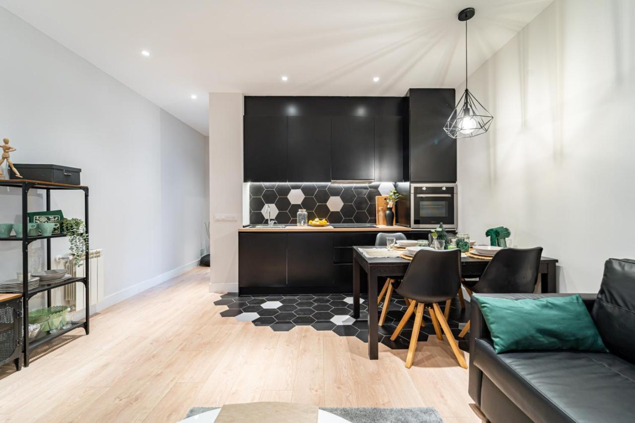 Edsam Madrid Apartments Black Bagian luar foto