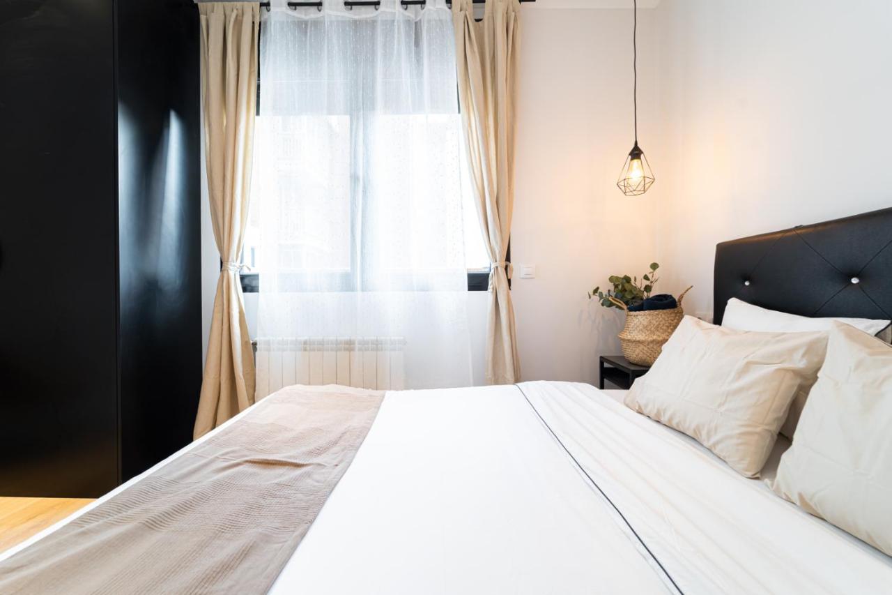 Edsam Madrid Apartments Black Bagian luar foto
