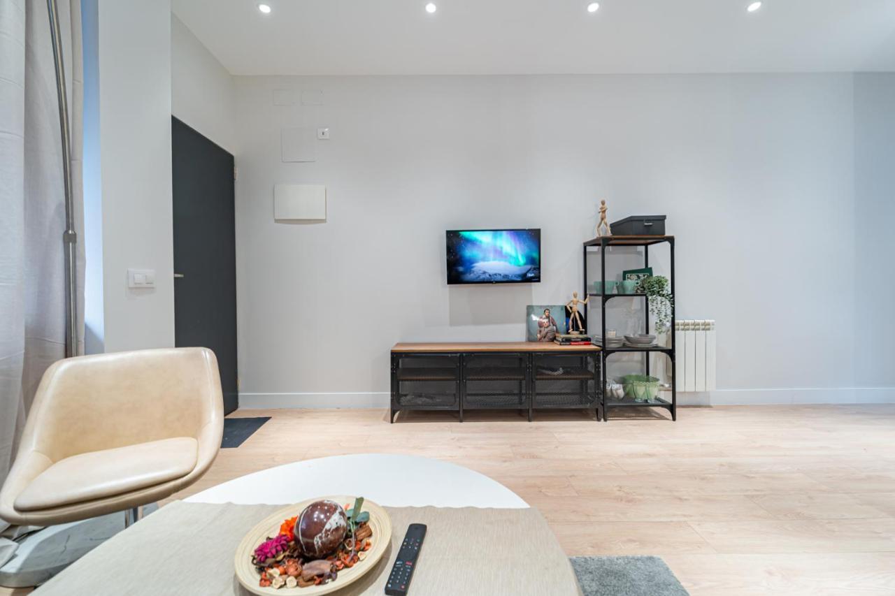 Edsam Madrid Apartments Black Bagian luar foto
