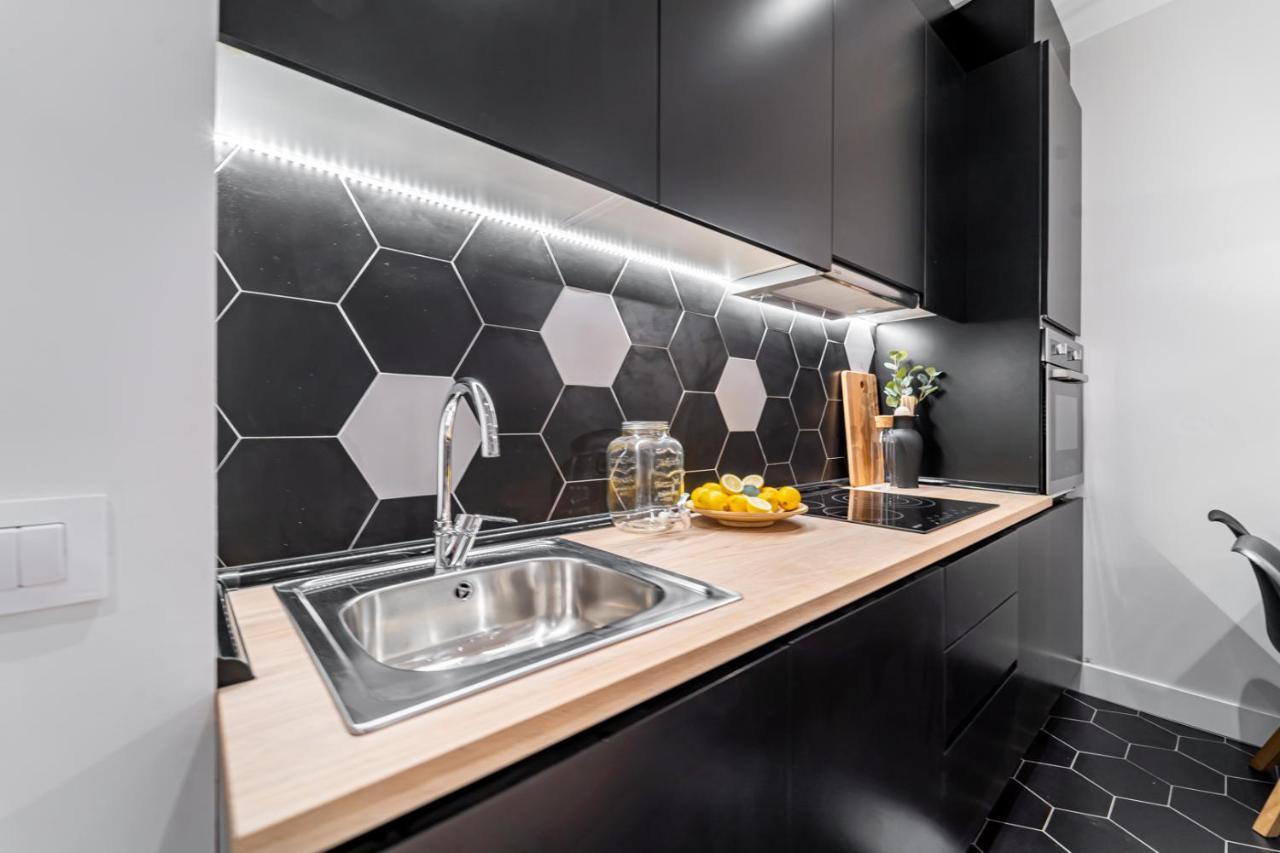 Edsam Madrid Apartments Black Bagian luar foto