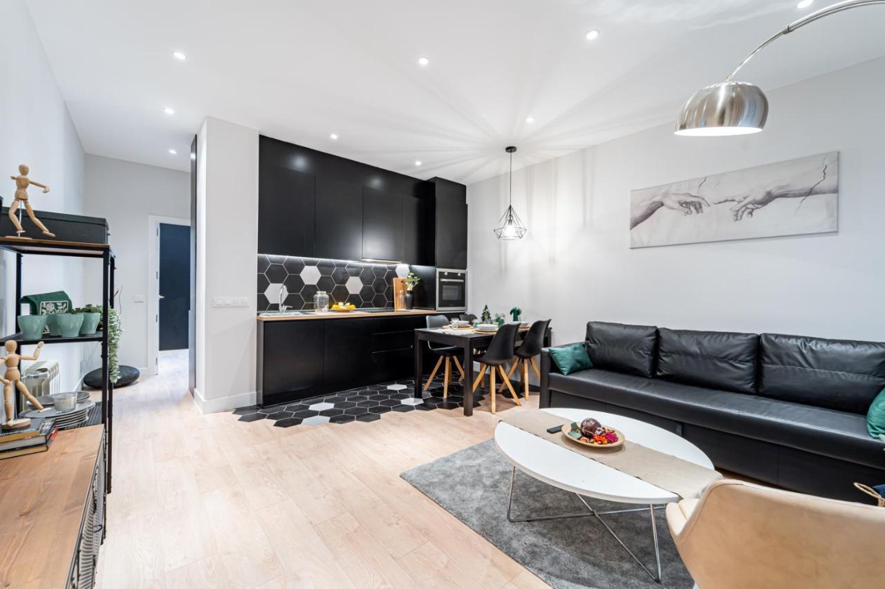 Edsam Madrid Apartments Black Bagian luar foto
