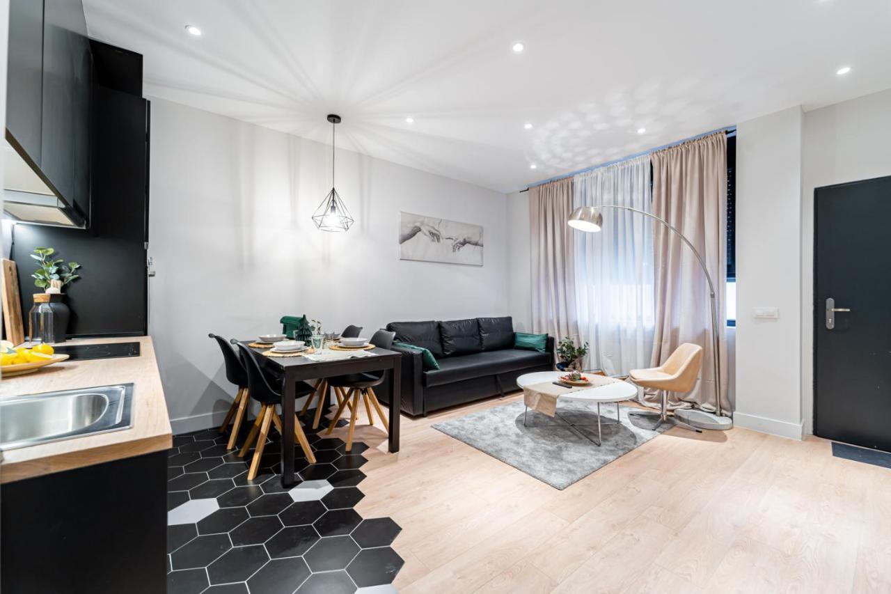 Edsam Madrid Apartments Black Bagian luar foto