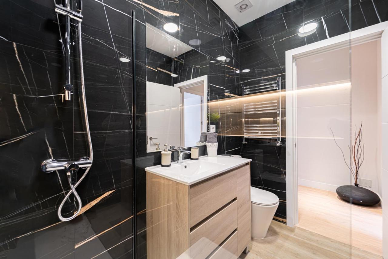 Edsam Madrid Apartments Black Bagian luar foto
