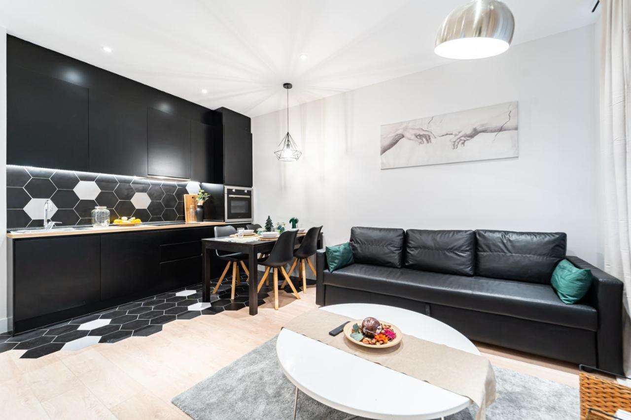 Edsam Madrid Apartments Black Bagian luar foto