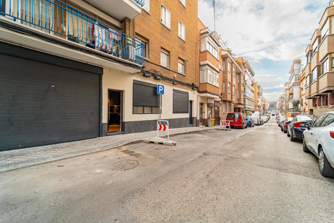 Edsam Madrid Apartments Black Bagian luar foto